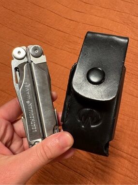 Leatherman Wave Stainless Steel Multitool with Black Leather Sheath